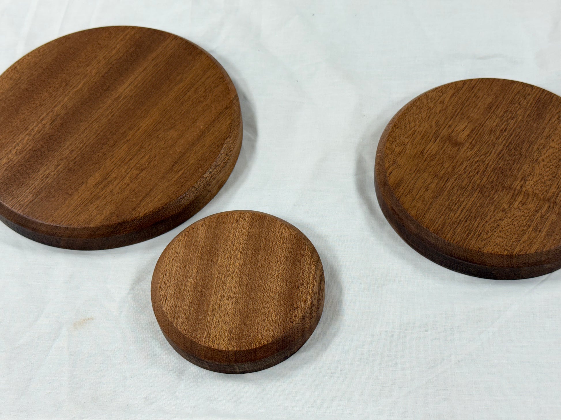 Sapele mahogany hardwood grain on circular plinth